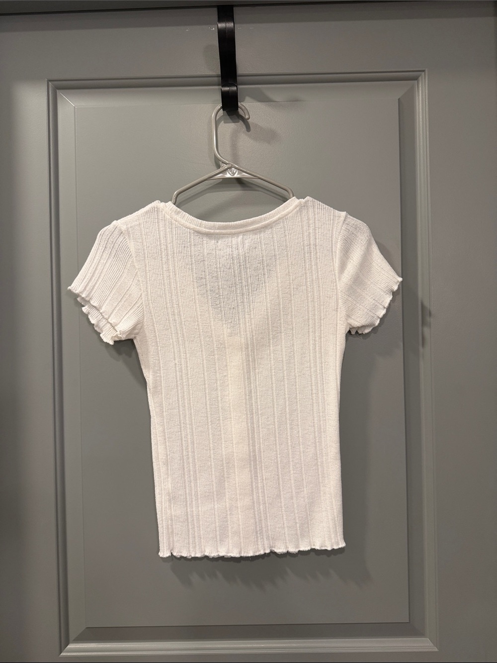 White Ribbed Button-Front V-Neck Crop Top - Picture 2 of 2